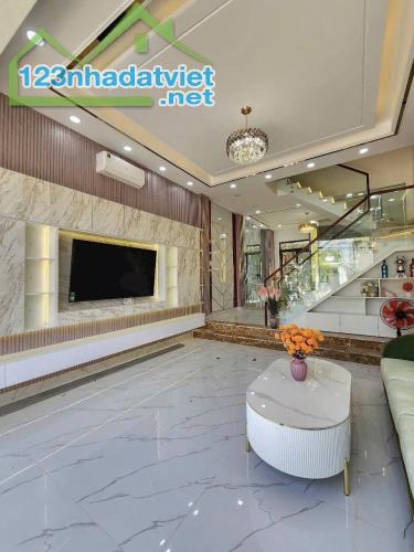 Huỳnh Tấn Phát xe hơi vô nhà, phú mỹ . Quận 7, 55m2, chỉ nhỉnh 6 tỷ