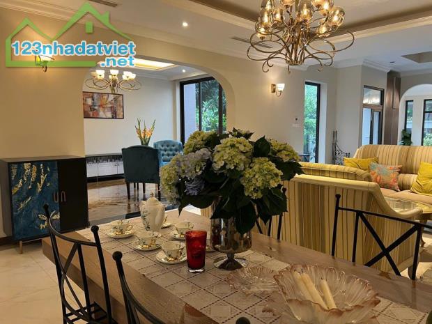 Bán 300m - 4 tầng - 33m.Mặt Tiền. ( CIPUTRA ) Tây Hồ - 1