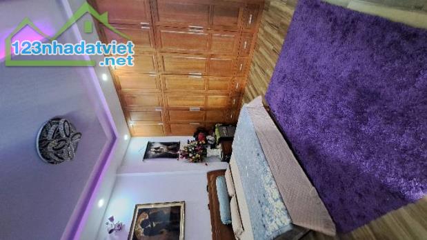 NHÀ GIÁ RẺ Đ: TÂN MỸ .KẾ CHỢ TÂN MỸ Q 7 .DT :104 M2. 2 TẦNG. NG 5.HDT .28TR GIÁ 8.9 TỶ.HDT - 1