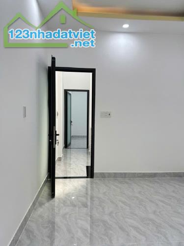 Gần Chợ Tân Bình, Nhà mới 3 tầng, 30m2, 10m ra mặt tiền, Nhỉnh 4 Tỷ - 2