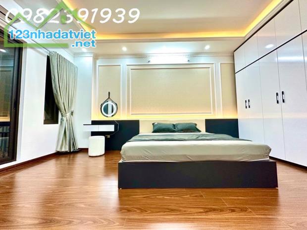 Nhà đẹp 73 Nguyễn Trãi - 5m ra ô tô - 5,45 tỷ