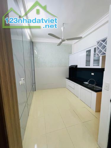 Bán nhà Tam Trinh, 36m2, nhỉnh 5 tỷ, 4 ngủ, ngõ nông vài bước ra ô tô, full đồ ở luôn. - 3