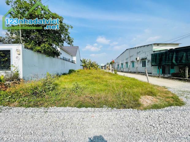 Đất Hai Mặt Tiền Một Sẹt Tỉnh Lộ 7 Xã Trung Lập Hạ, Diện Tích 270m2, Sổ Hồng Riêng