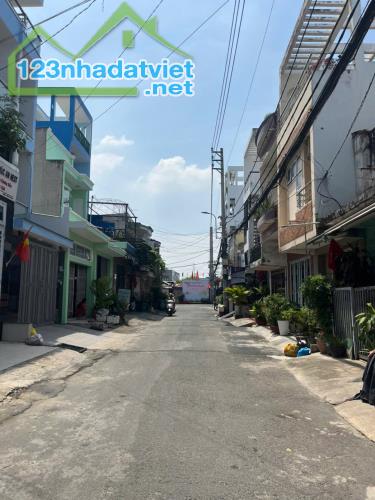 Bán nhà 345/ Hà Huy Giáp, P. Thạnh Lộc, Quận 12. DT: 4,2 x 14,2m, giá 5 tỷ