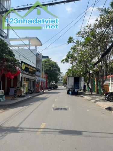 Bán nhà 345/ Hà Huy Giáp, P. Thạnh Lộc, Quận 12. DT: 4,2 x 14,2m, giá 5 tỷ - 2