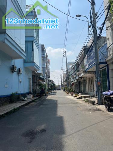 Bán nhà 345/ Hà Huy Giáp, P. Thạnh Lộc, Quận 12. DT: 4,2 x 14,2m, giá 5 tỷ - 3