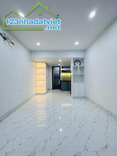 Bán Gấp Nhà Tập Thể Tầng 1 Tại Hoàng Mai, 22m2, Chỉ Còn 1.3 Tỷ.