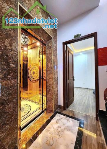 Bán nhà phố Trích Sài, Tây Hồ, thang máy, ô tô 7c vào nhà, 46m2, gần Hồ Tây, 10.89tỷ