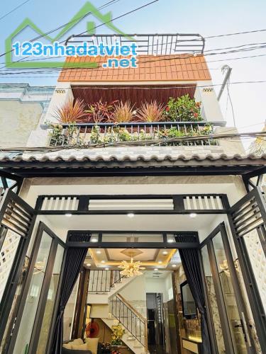 NHÀ ĐẸP QUANG TRUNG GV - CĂN GÓC KHÔNG LỘ GIỚI - HXH SÁT MẶT TIỀN - DT 50M² - 2 TẦNG LẦU