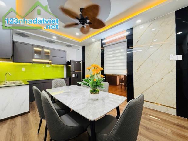 NHÀ ĐẸP QUANG TRUNG GV - CĂN GÓC KHÔNG LỘ GIỚI - HXH SÁT MẶT TIỀN - DT 50M² - 2 TẦNG LẦU - 3