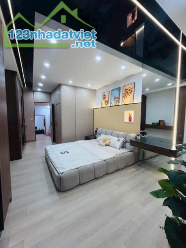 Nhà Đẹp Hoàng Ngân Thanh Xuân Thang Máy Full Nội Thất Dt 67m2 5 tầng mt 4.1m giá 16.7 tỷ