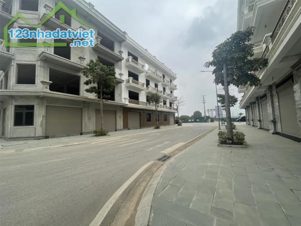 LIỀN KỀ 4 TẦNG VỚI 3.2 TỶ. NHẬN SỔ NGAY. LH: 0966 343 969 - 1