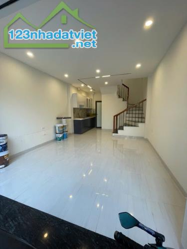 Bay nhanh 🏠 phố Đàm Quang Trung DT 30 m2 , xây 6 tầng, giá yêu 6,15 tỉ