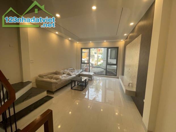 Bay nhanh 🏠 phố Đàm Quang Trung DT 30 m2 , xây 6 tầng, giá yêu 6,15 tỉ - 4