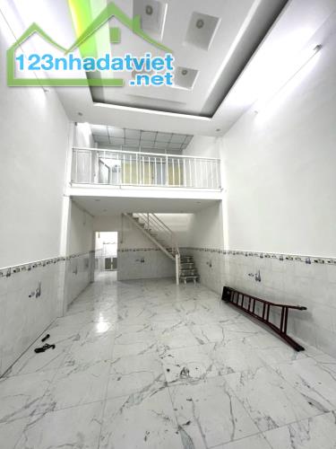 Bán gấp nhà đẹp ở ngay An Dương Vương , xe hơi đỗ cửa, 50m2, SHR, HCĐ, chỉ 3.95 tỷ.