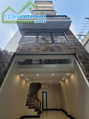 Nhà mặt ngõ Giang Biên, Long Biên, 33 m, 6 tầng, chỉ nhỉnh hơn 6 tỷ.