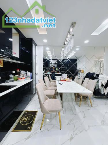NHÀ SÁT MẶT TIỀN CAO TẦNG ĐỒNG NHẤT VIP Q4 NGANG 4 DÀI 14
 - 5 TẤM CÓ 9 TỶ - 4