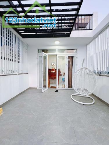 NHÀ SÁT MẶT TIỀN CAO TẦNG ĐỒNG NHẤT VIP Q4 NGANG 4 DÀI 14
 - 5 TẤM CÓ 9 TỶ - 1