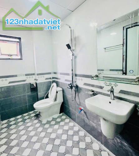 Với 3 tỷ có nhà 4Tx35m2,sổ sẵn,dọn về ở luôn,gần cầu Mai Lĩnh, Hà Đông view hồ thoáng mát - 4