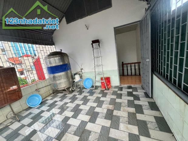 Chính chủ nhờ em bán nhà khu vực Hà Đông, diện tích 60m², mặt tiền rộng, xây dựng kiên cố,