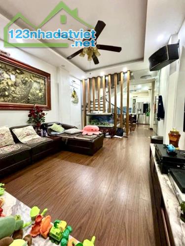 Dịch Vọng Hậu, Trung tâm Cầu Giấy, Kinh Doanh, 40m2,5 tầng, 9.5 tỷ