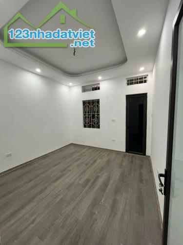 Bán nhà Phố Tân Mai 4 tầng, 26m2, 3 ngủ, 3 tỷ xíu 20m ra ô tô