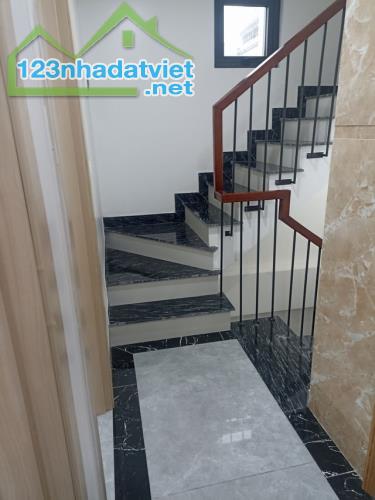 Bán nhanh nhà Bát Khối Long Biên 80m 5T MT5m giá chào 13.5 tỷ gara ô tô thang máy