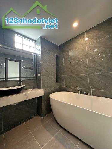 Bán nhà Lâm Du 50 m2 * 6 tầng* 13.1 tỷ, mặt phố kinh doanh, thang máy - 3