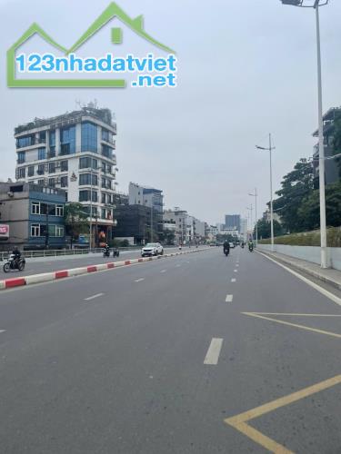 Nhà cũ bán Đất - Âu Cơ - 120m2 x MT 6m - Ngõ to như Phố - Thông thẳng Hồ Tây - 4