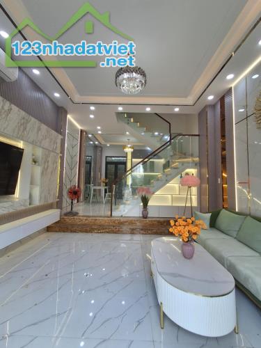 NHỈNH 11.X  TỎI LÀ CÓ NGAY NHÀ DT 90M2 - NGANG BỀ THẾ HƠN 6M - 4 TẦNG BTCT -  HẺM Ô TÔ