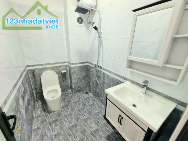 Nhật triêu  tây hồ 38m x 5 tầng mt 4.8m giá 6.5 tỷ vài bước ra hồ tây  nhà đẹp  2 thoáng .