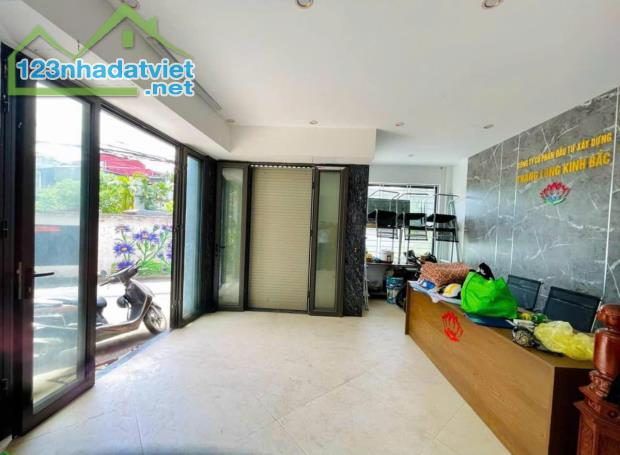 Bán gấp lô góc ô tô tránh Vũ Tông Phan 6 tầng 40m2 full nội thất ngõ thông cho thuê KD tốt