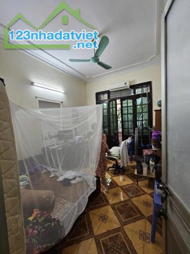 Bán nhà ngõ 234 Hoàng Quốc Việt, 74 m2 x  4 Tầng ngõ 3 gác giá nhỉnh 11 tỷ - 1