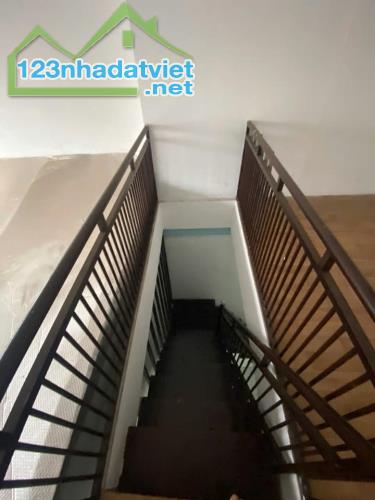 Nhà nở hậu mặt tiền kinh doanh Nguyễn Văn Cừ - 1