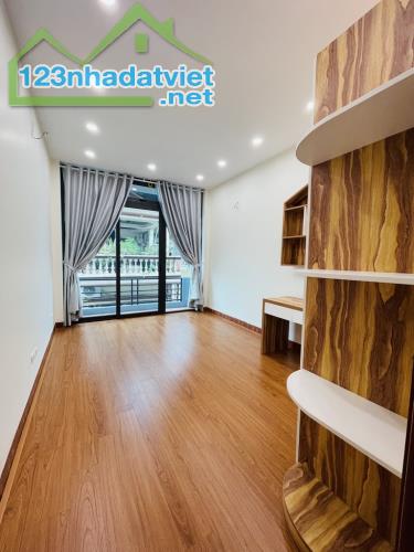 Bán nhà Phân Lô Phố 8/3 ( Quỳnh Mai ) oto đỗ cửa : 41m2, 5T, MT 3,6m. Giá 11 tỷ 6 - 4