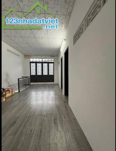 Nhà 2 tầng đường Trần Cao Vân . DT:60/120m . Ngang 6m7 . Giá : 2tỷ750 thương lượng - 1