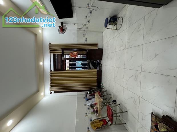 Chỉ 5 tỏi có ngay Nhà 4 tầng BTCT - CÁCH MẠNG THÁNG 8 - 34M2 - mặt tiền 4m - 2