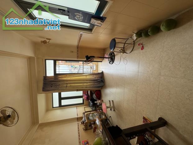 Chỉ 5 tỏi có ngay Nhà 4 tầng BTCT - CÁCH MẠNG THÁNG 8 - 34M2 - mặt tiền 4m - 3