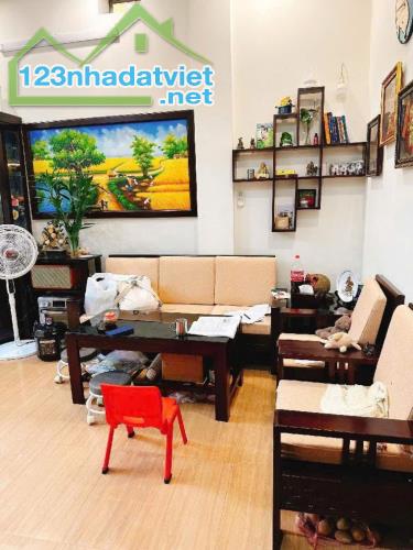 Nhỉnh 2 tỷ (02 ngủ), Kinh doanh, mặt tiền 4m, chung cư tầng 1, Mễ Trì Thượng, Nam Từ Liêm