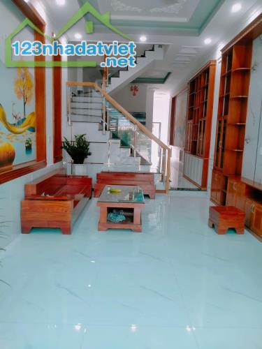bán nhà sổ riêng đường 8 m hai ô tô né nhau khu dân cư đông đúc - 1