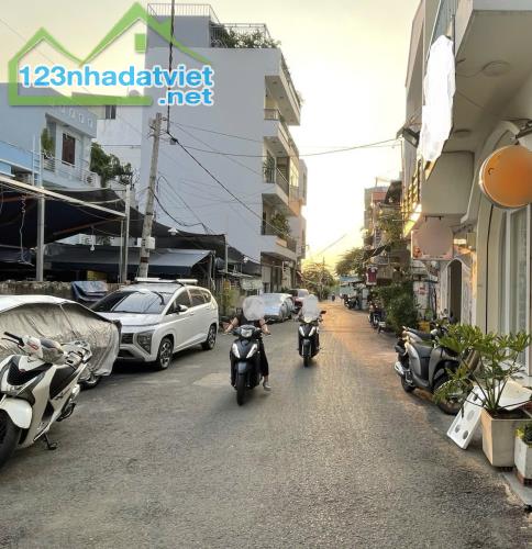 Bán nhà Hoàng Trọng Mậu, kế bên Him Lam, hẻm XE TẢI tránh, nhỉnh 8 tỷ