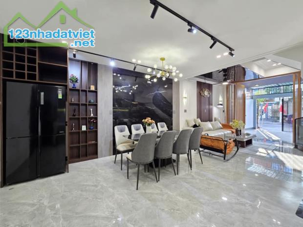 Cần Bán Nhà 3 Tầng Đà Nẵng – Gần Trung Tâm, Giá Chỉ 6.15 Tỷ