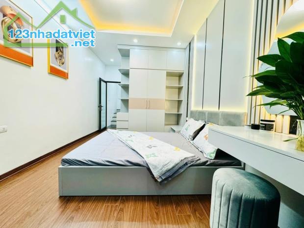 Nhà Đẹp - Lô Góc - Ở Ngay - Tây Sơn - Đống Đa - Dt :27m2/4tầng/3mMT * nhỉnh 6 tỷ - 2