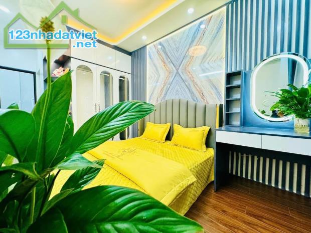 Nhà Đẹp - Lô Góc - Ở Ngay - Tây Sơn - Đống Đa - Dt :27m2/4tầng/3mMT * nhỉnh 6 tỷ - 3