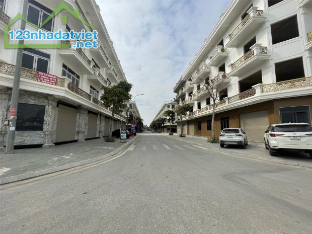 CẶP GÓC TP.THANH HÓA, MẶT CÔNG VIÊN 1,1 HECTA. SẴN SỔ SANG TÊN. KINH DOANH NGAY. LH: 0966 - 2