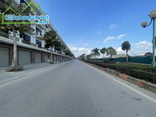 CẶP GÓC TP.THANH HÓA, MẶT CÔNG VIÊN 1,1 HECTA. SẴN SỔ SANG TÊN. KINH DOANH NGAY. LH: 0966 - 1