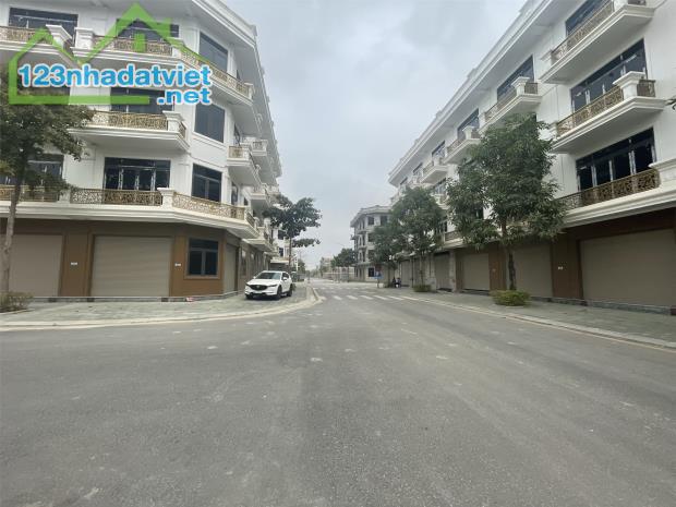 CẶP GÓC TP.THANH HÓA, MẶT CÔNG VIÊN 1,1 HECTA. SẴN SỔ SANG TÊN. KINH DOANH NGAY. LH: 0966