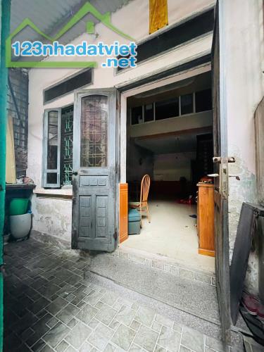 Bán nhà 2,5 tầng cũ phù hợp sửa chữa - 2