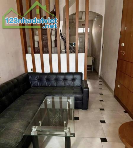 Cho thuê nhà Phố Thanh Nhàn 32m2, 3.5 tầng, 4 ngủ, giá 15 Triệu - ở hộ gia đình, nhóm 5