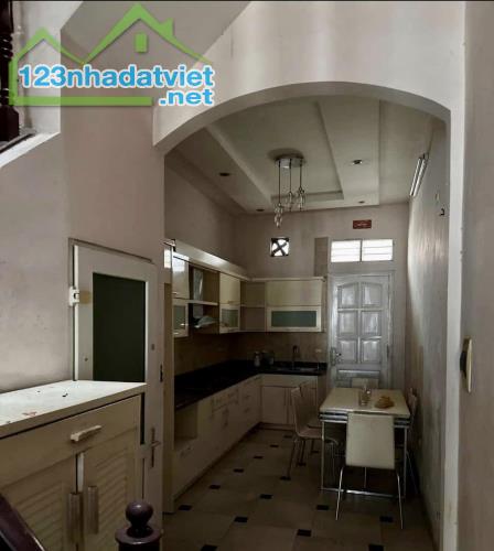 Cho thuê nhà Phố Thanh Nhàn 32m2, 3.5 tầng, 4 ngủ, giá 15 Triệu - ở hộ gia đình, nhóm 5 - 1